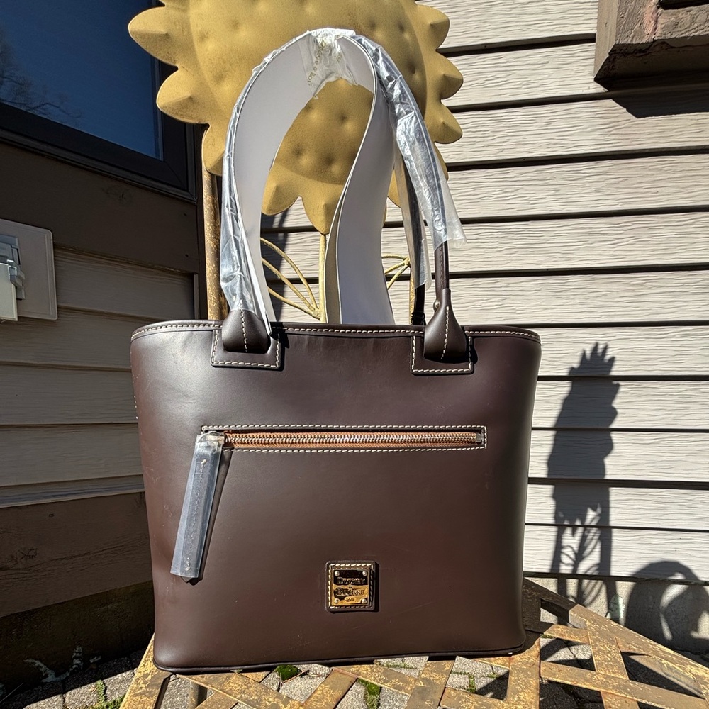 Dooney & Bourke Brown Leather Tote Bag NWT Classic Zip Top Shoulder Bag